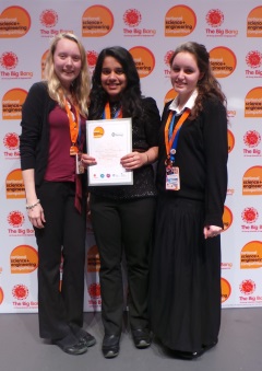 Girls with Society of Biology Prize